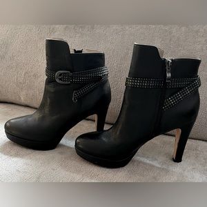 Ron White black leather ankle booties.  Size 8.  Excellent condition.  Worn 2x